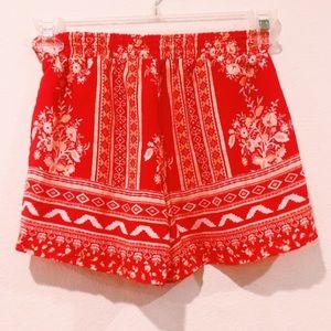 RED AND WHITE FLORAL FLOWY SHORTS